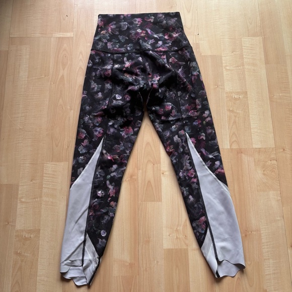Lululemon Print Cropped Leggings - Picture 3 of 4